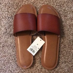 NWT Universal Thread Sandal / Slides
